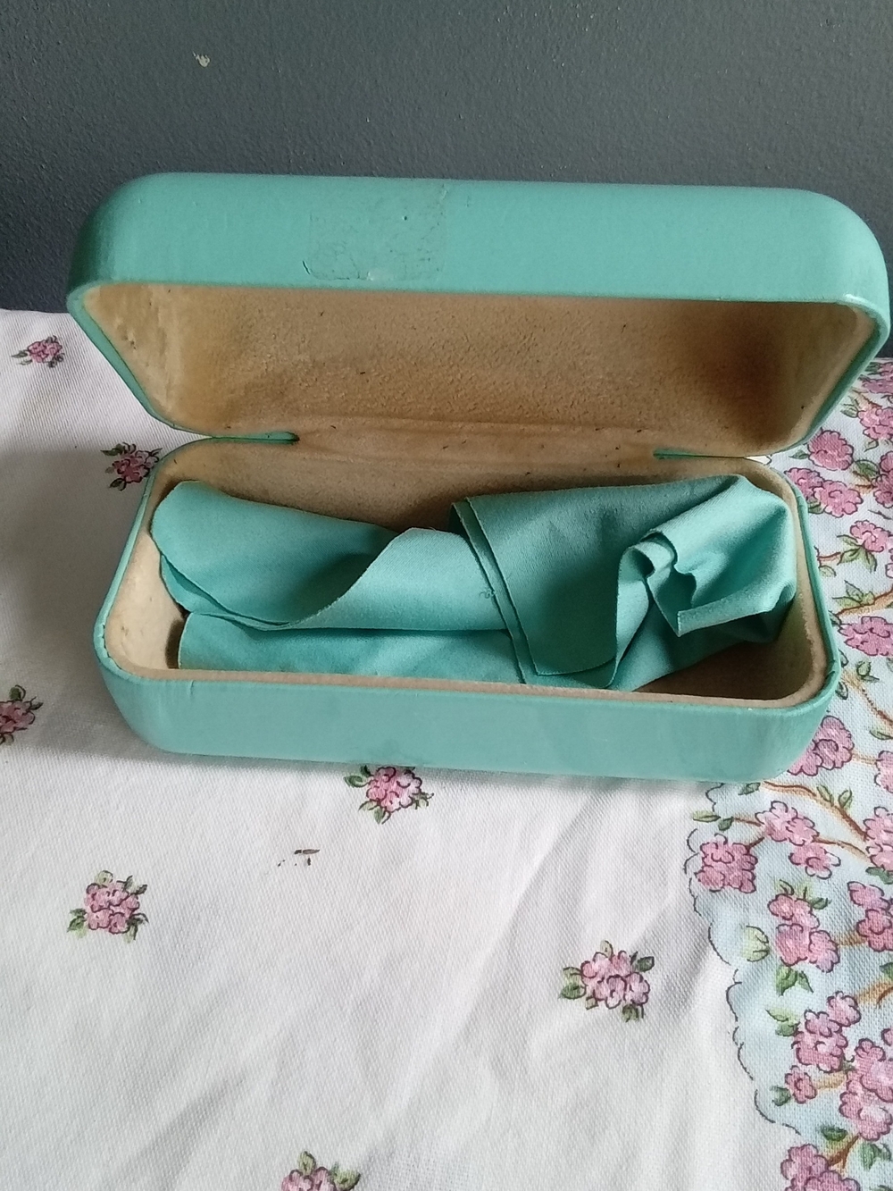 Tiffany & Co Vintage Glasses Case Tiffany Blue Hard Shell with Cleaning‎ Cloth